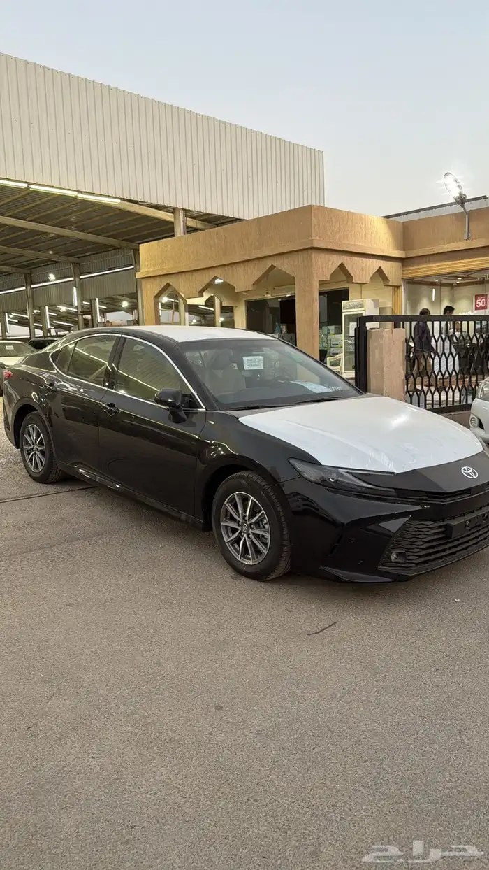 تويوتا كامري 2025 E بنزين سعودي جديد اللون اسود 4