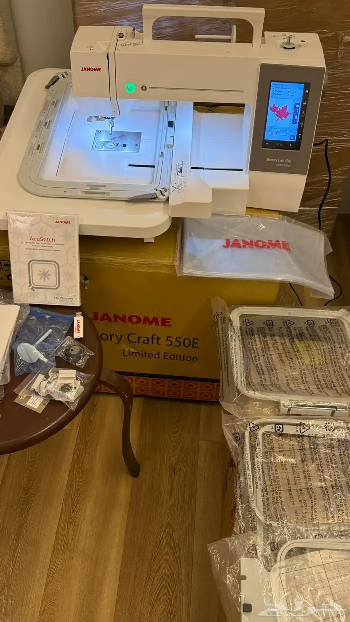 للبيع مكينة خياطة جانومي كمبيوتر موديل 550 4