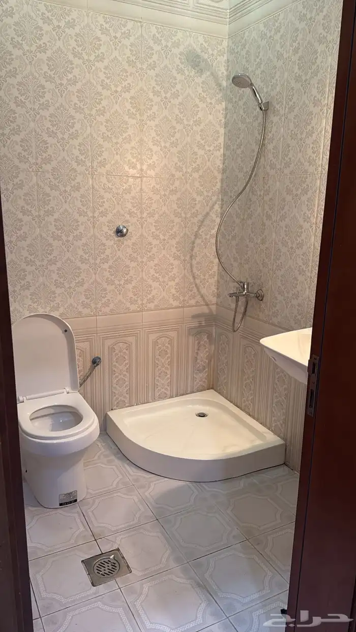 شقة للايجار في حي الريان 6