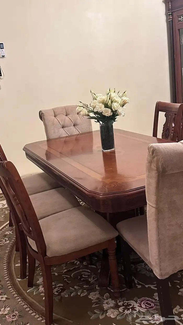 طاولة طعام ل8 كراسي استعمال نظيف وجديد كما هو واضح بالصور 3