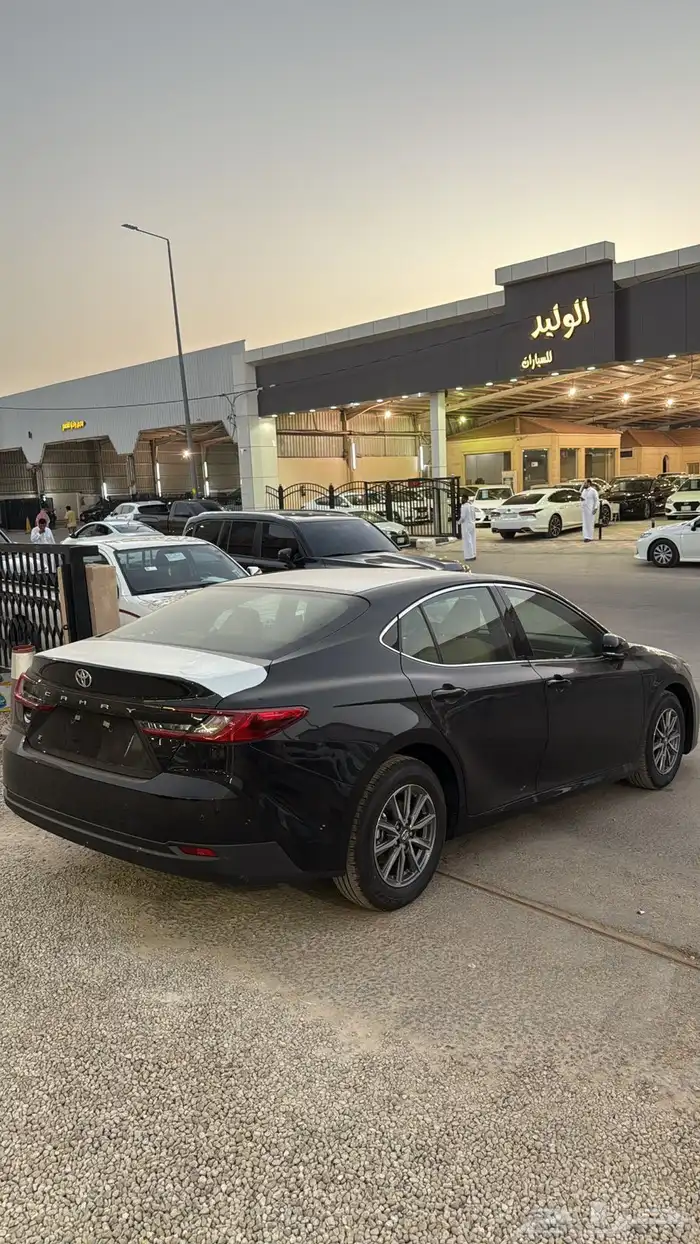 تويوتا كامري 2025 E بنزين سعودي جديد اللون اسود 5