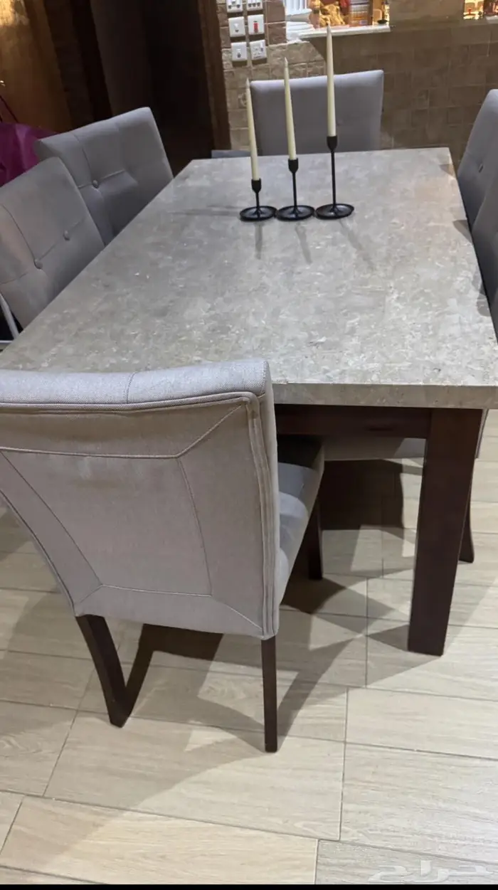 طاولة طعام نظيفة 0