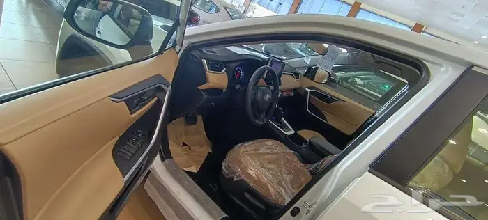 تويوتا راف فور LE ستاندر دبل بنزين 2025 4