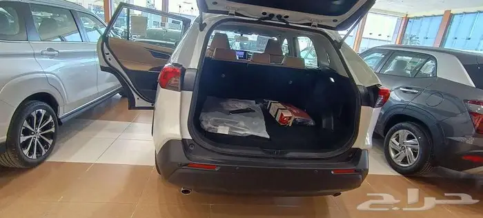 تويوتا راف فور LE ستاندر دبل بنزين 2025 3