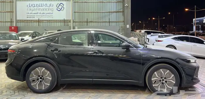 تويوتا كراون 2.5 بريميوم هايبرد 2026 5