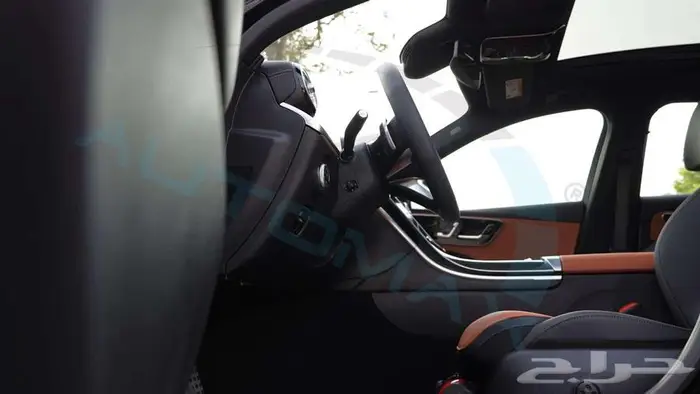 مرسيدس C200 بريميوم 2025 خليجي اصفار مع ضمان الوكيل 8