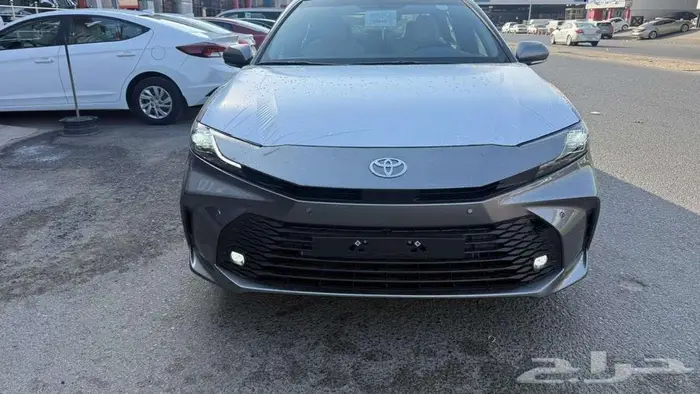 تويوتا كامري LE هايبرد بانوراما 2025 6