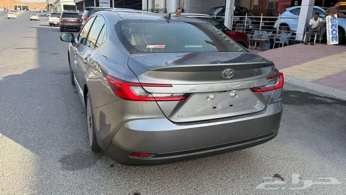 تويوتا كامري LE هايبرد بانوراما 2025 8