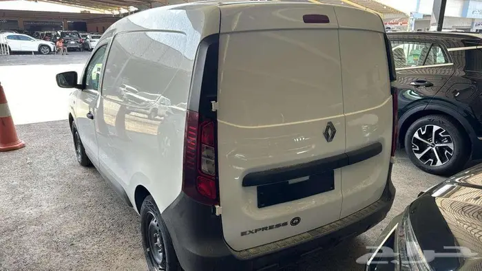 متوفر رينو اكسبيرس بضاعه 2024 اصفار عروض ممتازه 2