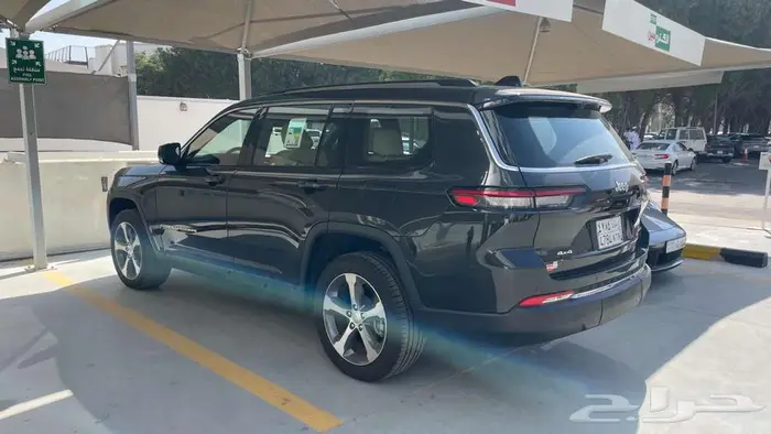 جيب قراندشيروكي لميتد بلس 3 صفوف 2023 1