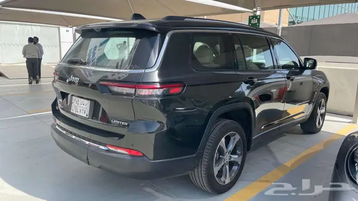 جيب قراندشيروكي لميتد بلس 3 صفوف 2023 4