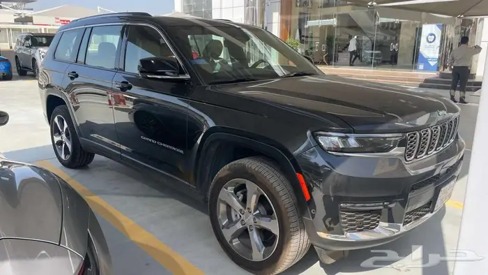 جيب قراندشيروكي لميتد بلس 3 صفوف 2023 5