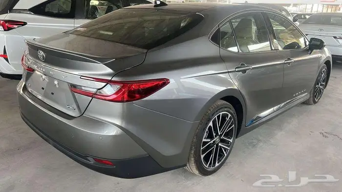 كامري ال اي هايبرد تيتانيوم 2025 2