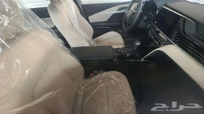 كامري ال اي هايبرد تيتانيوم 2025 4