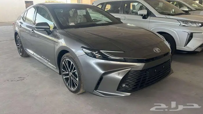 كامري ال اي هايبرد تيتانيوم 2025 1