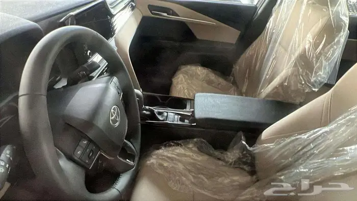 كامري ال اي هايبرد تيتانيوم 2025 5