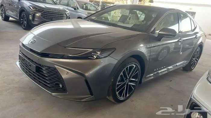 كامري ال اي هايبرد تيتانيوم 2025 0