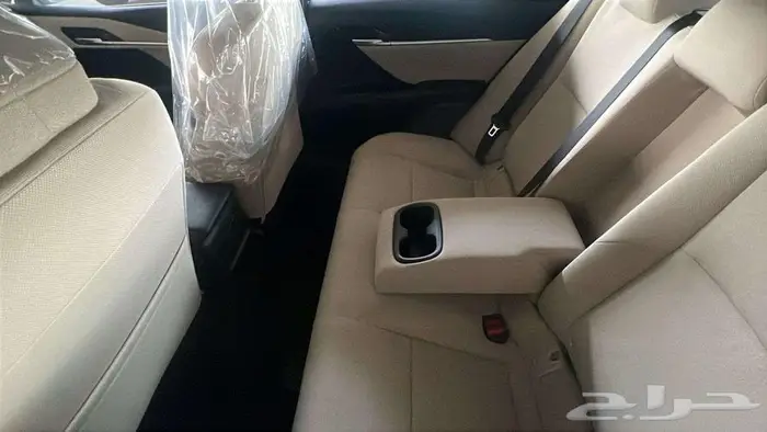 كامري ال اي هايبرد تيتانيوم 2025 6