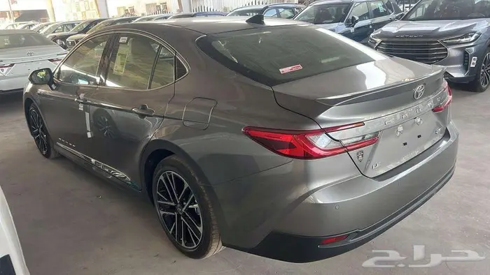 كامري ال اي هايبرد تيتانيوم 2025 3