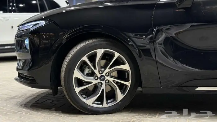 تورس تيتانيوم لون أسود 2026 8