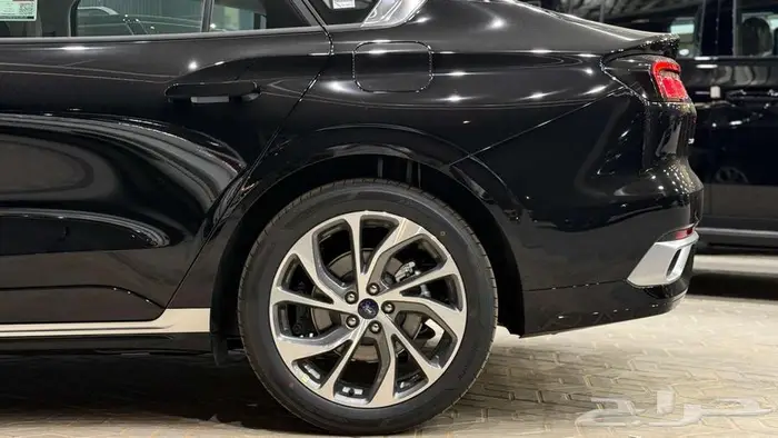 تورس تيتانيوم لون أسود 2026 13