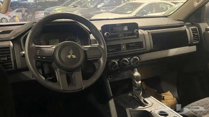 عرض خاص ميتسوبيشي L200 تومانيك غمارتين بدون دبل موديل 2024 9