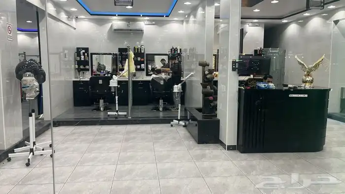 حلاق للتقبيل على شارع عام مميز 7