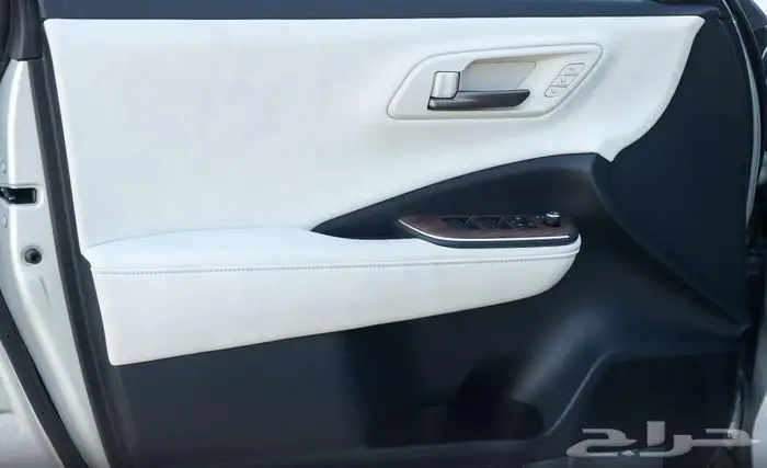 تويوتا كراون بريميوم هايبرد موديل 2025 16