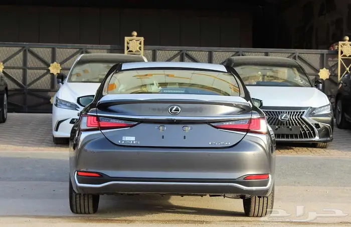 لكزس - ES250 لاكجيري - 2025 - نص فل - خليجي 13