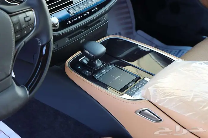 لكزس LS. 500.HHهايبرد موديل 2022 19