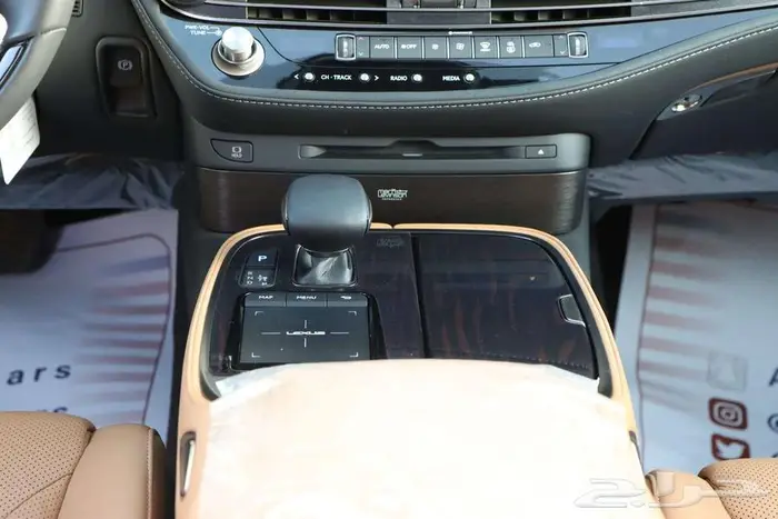 لكزس LS. 500.HHهايبرد موديل 2022 26