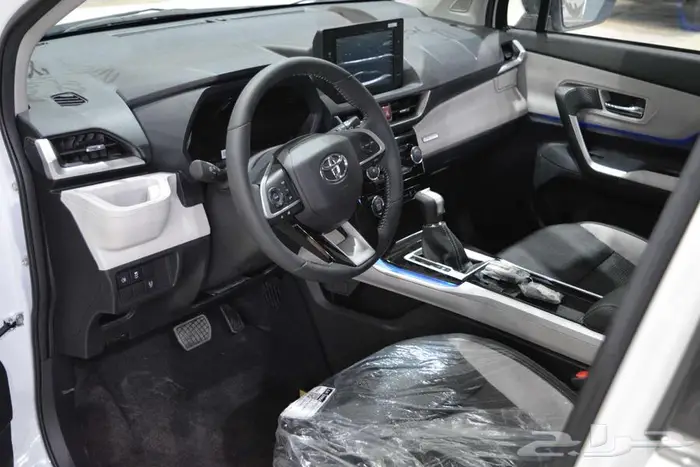 تويوتا فيلوز GLX فل موديل 2025 ابيض و رصاصي ورمادى 14