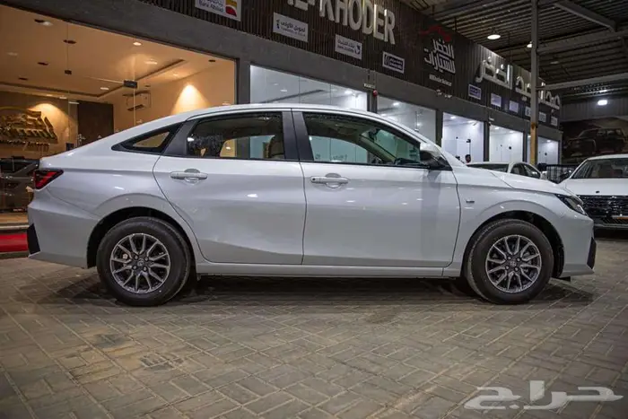 تويوتا يارس استاندر موديل 2026 لدى الخضر للسيارات 1