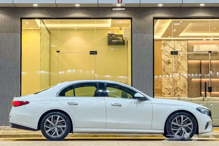 مرسيدس E200 2024 ابيض خليجي تحت الضمان 2