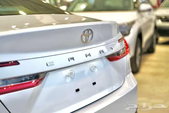 تويوتا كامري E استاندر 2025- الخضر للسيارات 13