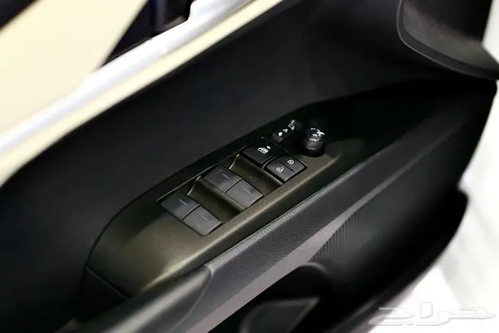 تويوتا كامري E استاندر 2025- الخضر للسيارات 31