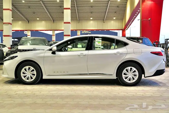 تويوتا كامري E استاندر 2025- الخضر للسيارات 7