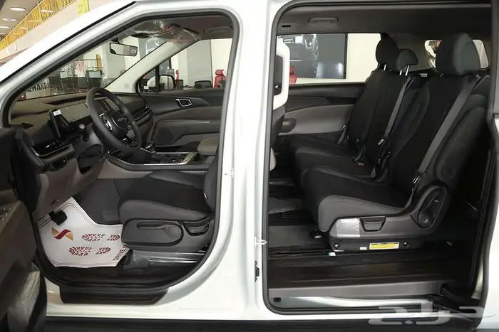 مساحة 8 ركاب وتقنيات حديثة  كيا كرنفال GL موديل 2025 8