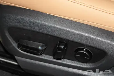 لكزس - UX 300 - CH - فل كامل - هايبرد - خليجي - 2025 index