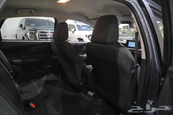 تويوتا يارس Y بلاس نص فل اربعة سلندر موديل 2024 9