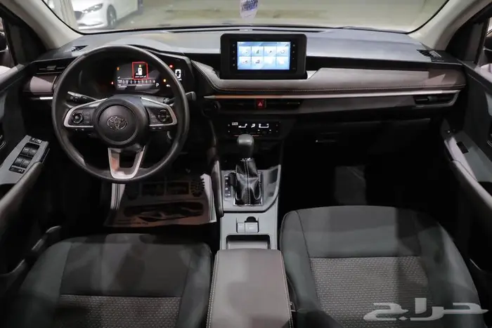 تويوتا يارس Y بلاس نص فل اربعة سلندر موديل 2024 10