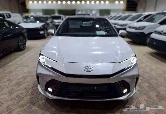 تويوتا كامري LE هايبرد 2025 اصفار 10