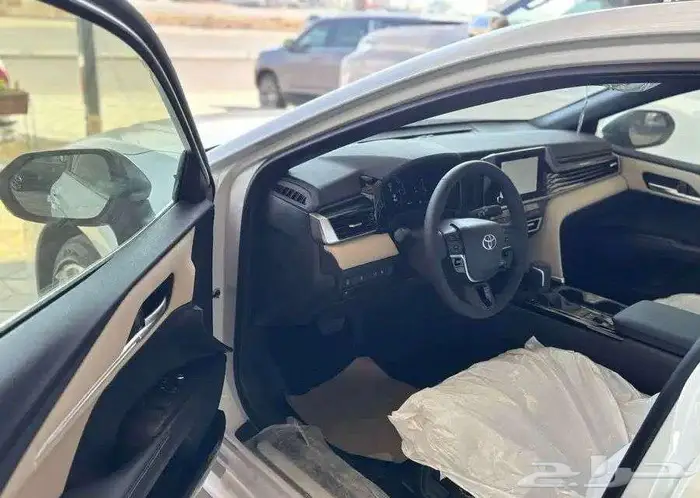تويوتا كامري LE هايبرد 2025 اصفار 4