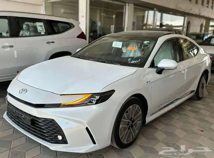 تويوتا كامري LE هايبرد 2025 اصفار 2