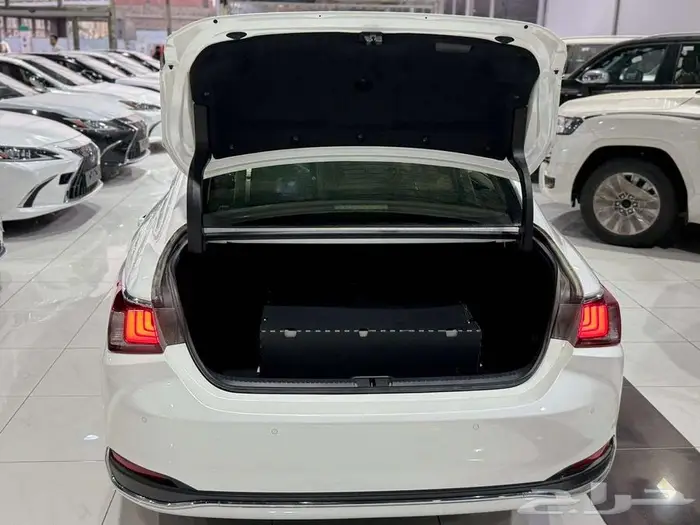 لكزس ES 250 بريمي فتحة سقف 2025 لون ابيض 13
