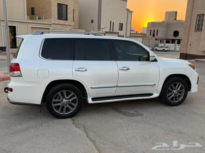 جيب لكزس 2015 نظيف ممشى قليل 15