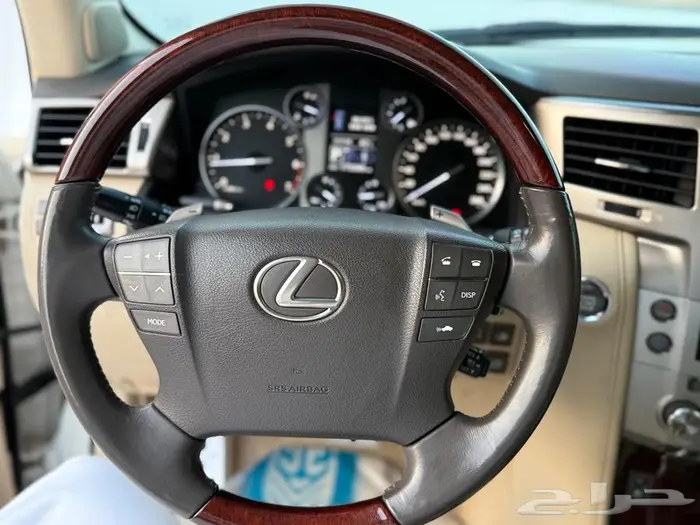 جيب لكزس 2015 نظيف ممشى قليل 26