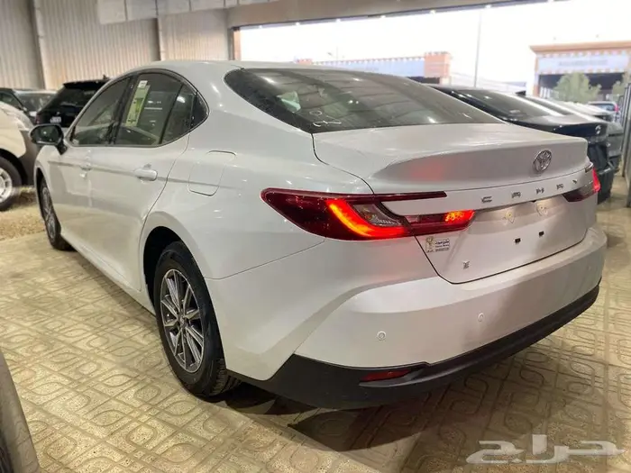 تويوتا كامري 2025 ستاندر كاش استلام فوري اصفار صادر لوحات 2