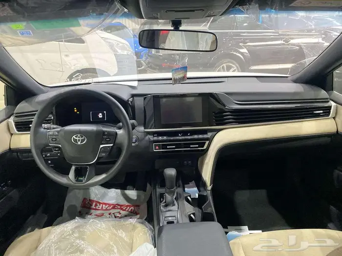 تويوتا كامري 2025 ستاندر كاش استلام فوري اصفار صادر لوحات 4