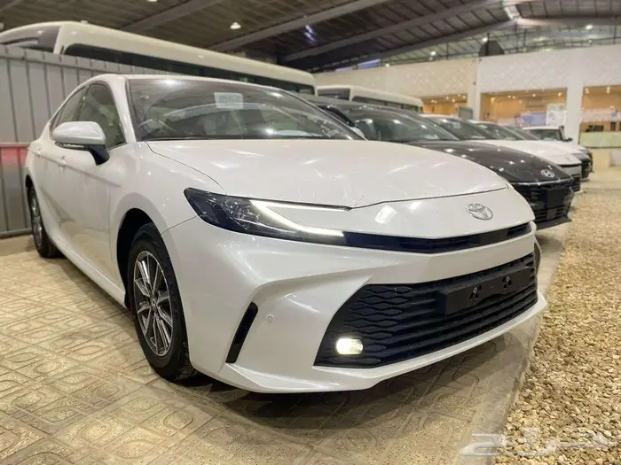 تويوتا كامري 2025 ستاندر كاش استلام فوري اصفار صادر لوحات 1